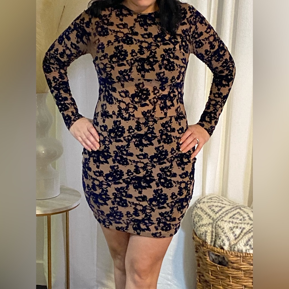 Dresses - Picture 3 of 3